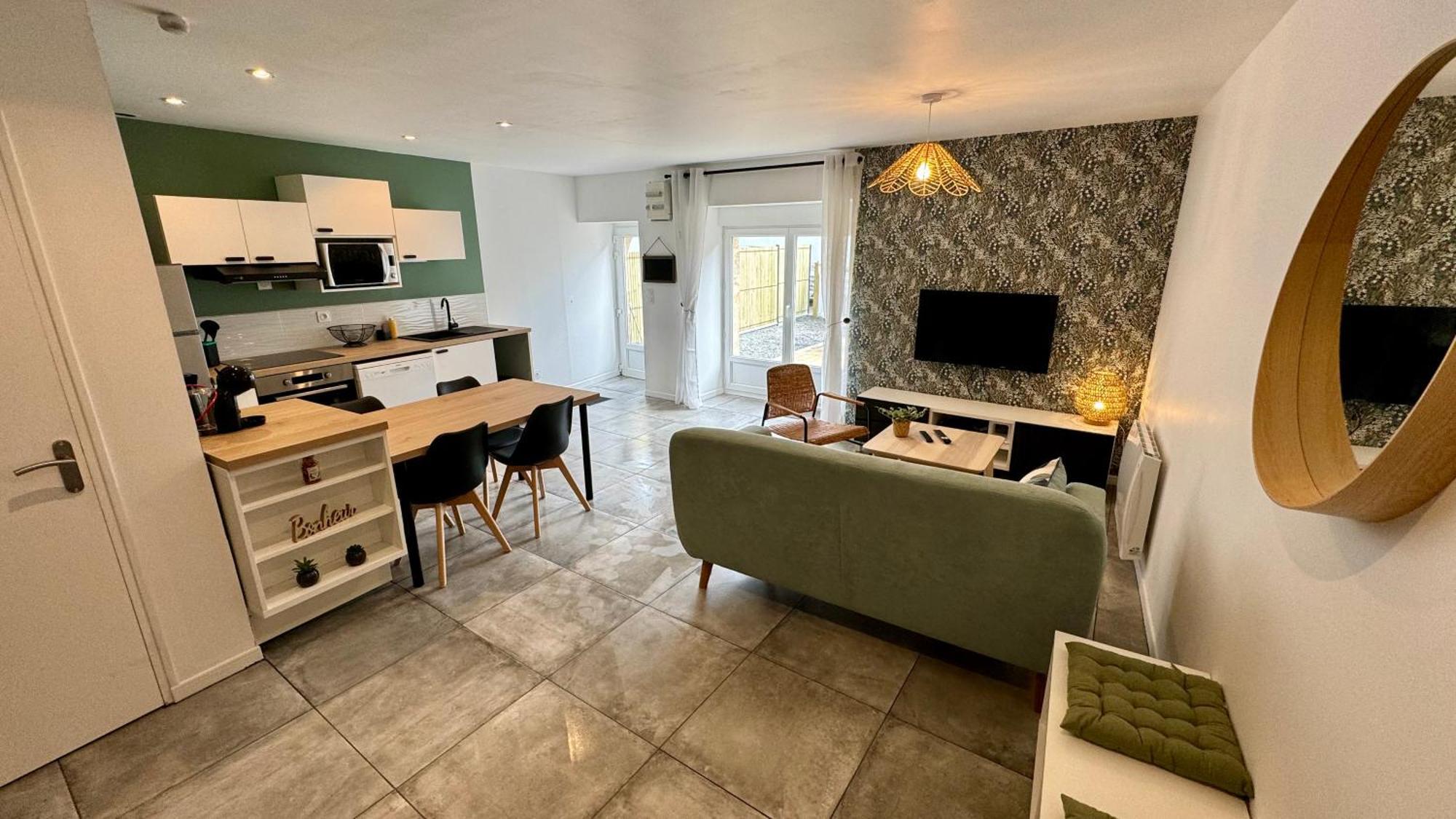 Petite Maison En Pierre Au Pied De La Voie Verte Ploërmel Buitenkant foto